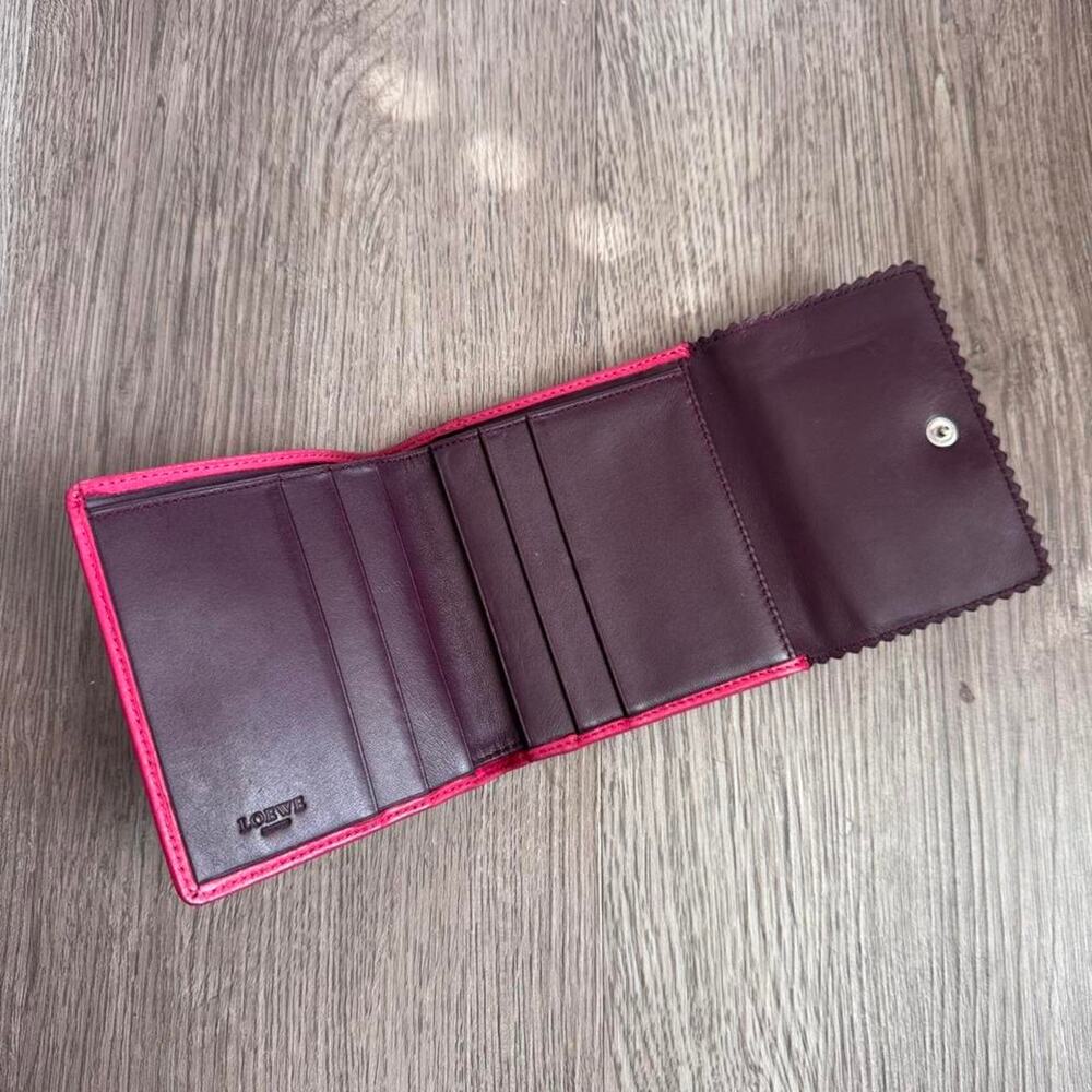 Vintage Magenta Loewe Trifold Anagram Wallet - Picture 2 of 8